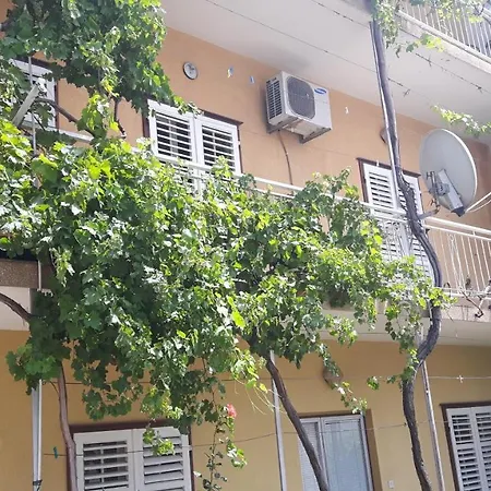 With A Parking Space - 13912 Makarska