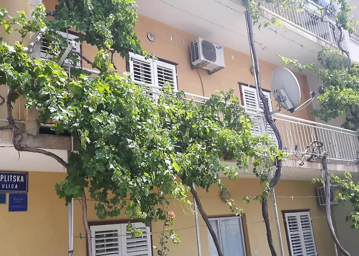 With A Parking Space - 13912 Makarska